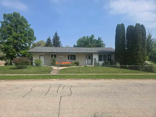 Home for sale in Morris Manitoba