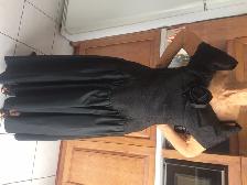 BELLE ROBE NEUVE À TRAINE SATIN NOIR TRÈS CHIC GR 6FEMME: $150.0 - Photo 2