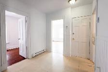 Newly Renovated 2-Bedroom Apartment for Rent – 9 Victoria St., T - Photo 11