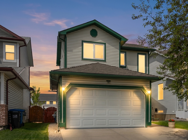 PRICE DROP! 4 BED AIRDRIE HOME WITH OVER $55K IN UPGRADES!