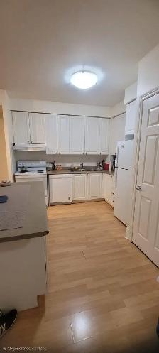 1 bedroom   den to rent - Photo 3