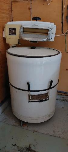 1950's GSW Ringer Washer - Photo 2