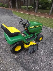 John Deere LT166 Lawn Tractor - Photo 3