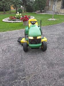 John Deere LT166 Lawn Tractor - Photo 5