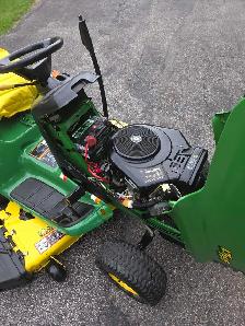 John Deere LT166 Lawn Tractor - Photo 6