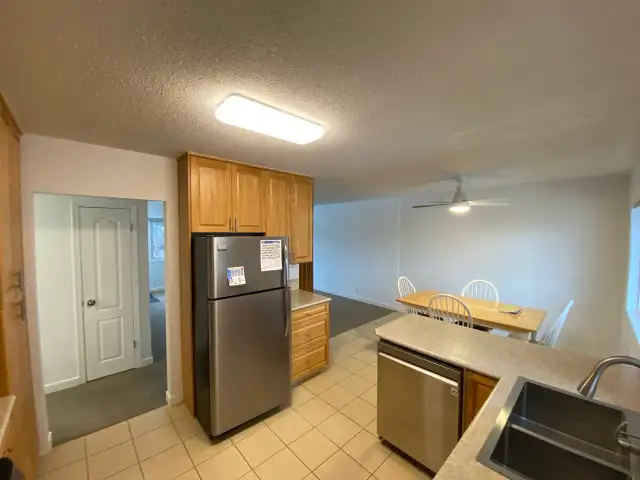 3-Bedroom 1-Bathroom l 236A Nicholson Street South l Upper Suite