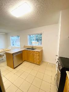3-Bedroom 1-Bathroom l 236A Nicholson Street South l Upper Suite - Photo 2
