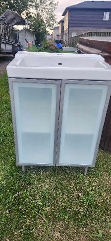 24-in vanity with frosted glass - Photo 2
