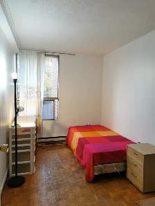 Fully furnished room available at Eglinton & Fon Mills - Photo 3
