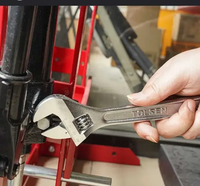 Mechanically Inclined Service Technician