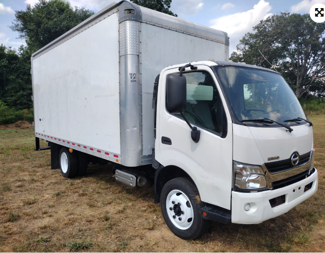 Camion Hino 195 2018 truck avec Monte-charge Tailgate
