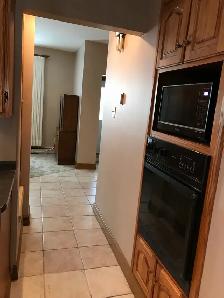 GORGEOUS Main Floor Suite for Rent - Photo 3