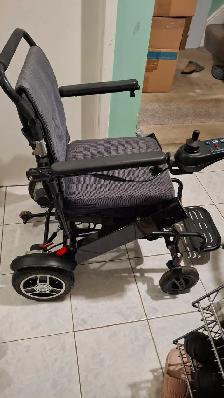 Electric wheelchair folding traveler
