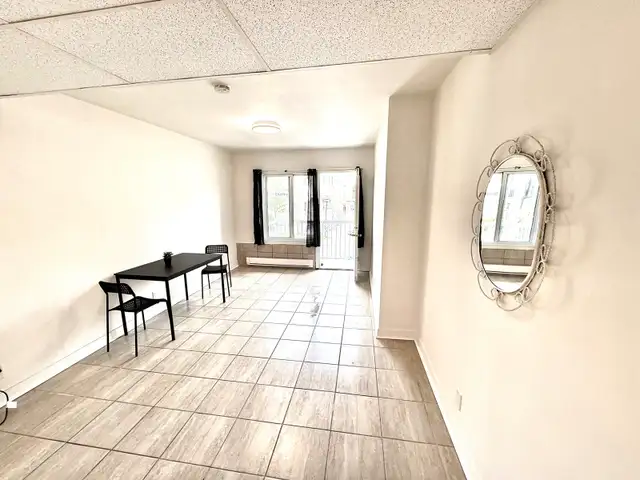 Tout inclus et meublé 2 1/2 - metro St Michel