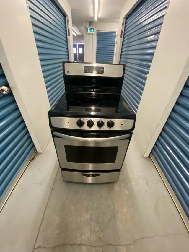 GE STAINLESS STEEL ELECTRIC STOVE
