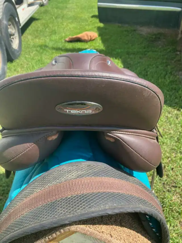 Tekna English Saddle with Tack