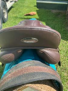 Tekna English Saddle with Tack