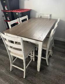 Table & Chairs