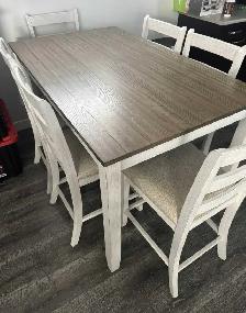 Table & Chairs - Photo 2