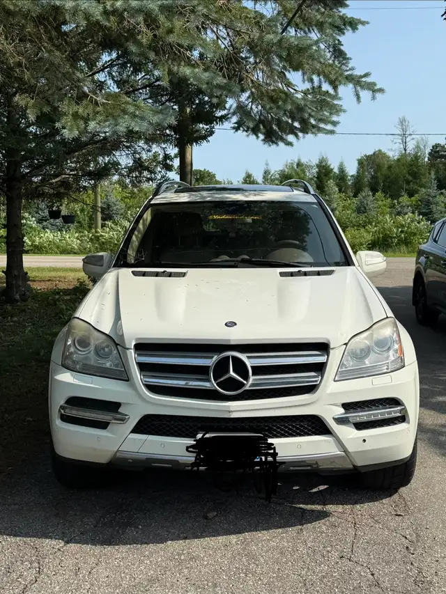 GL 350 well maintained 7 seater Suv for sale with safety.