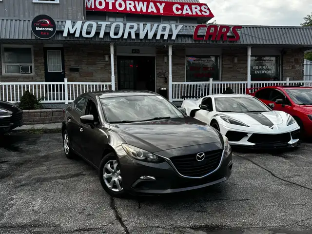 2014 Mazda Mazda3 4dr Sdn GX-SKY LOW KM