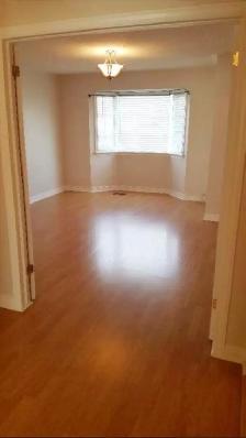 Beautiful 3 Bedroom End Unit Townhouse Silver City Location - Photo 9