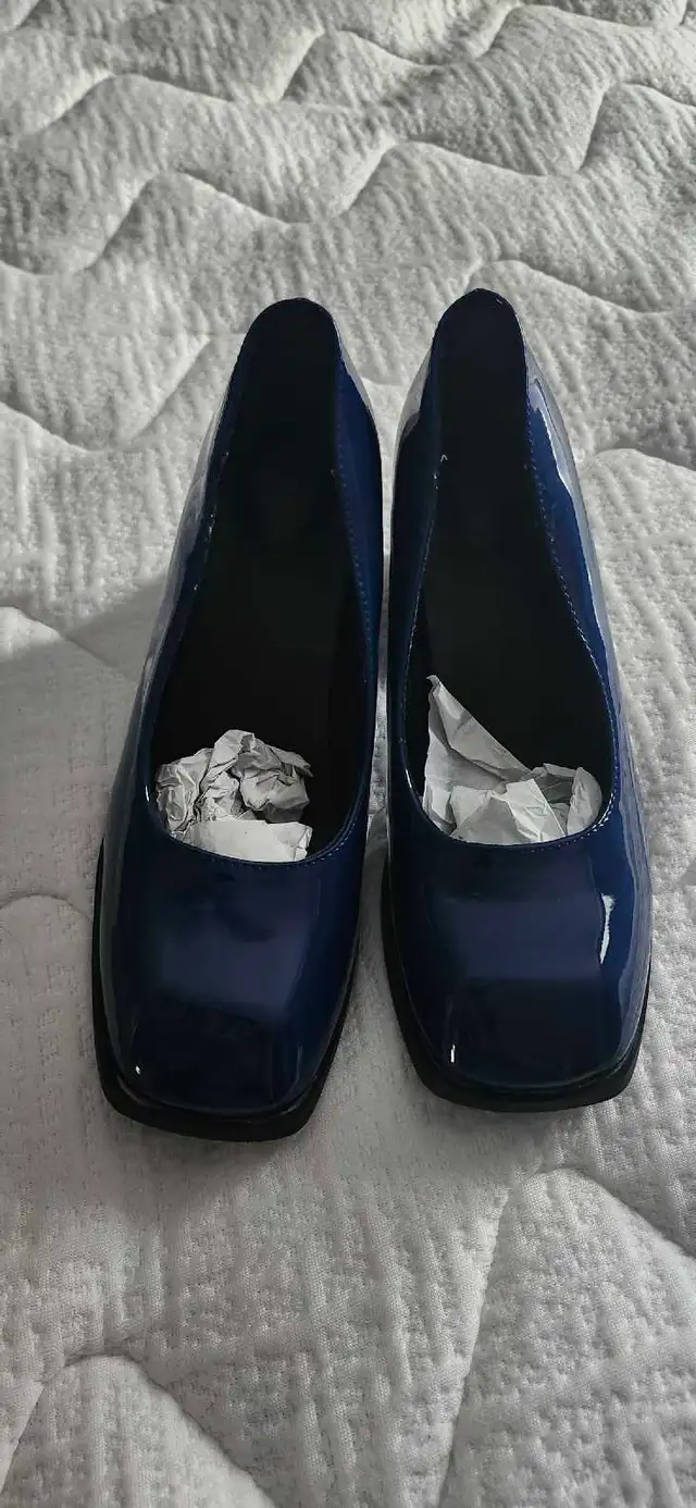 soulier bleu marin à talon haut gr 10( 30$)