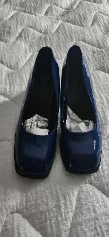 soulier bleu marin à talon haut gr 10( 30$)