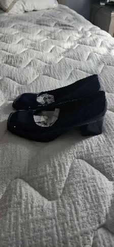 soulier bleu marin à talon haut gr 10( 30$) - Photo 4