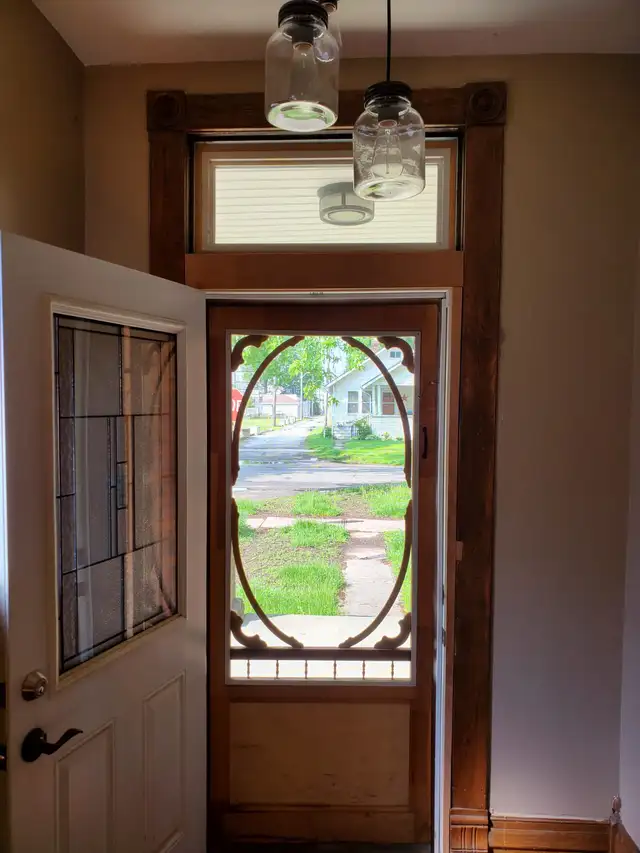 MID-TOWN VICTORIAN BEAUTY,BRIGHT, SPACIOUS 1,000 SQ. FT. TWO-BD