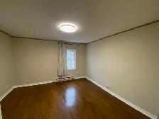 Oshawa, bright,  main floor, legal bachelor apartment $1499 - Photo 3