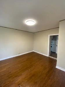 Oshawa, bright,  main floor, legal bachelor apartment $1499 - Photo 4