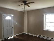Oshawa, bright,  main floor, legal bachelor apartment $1499 - Photo 6
