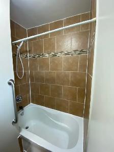 Oshawa, bright,  main floor, legal bachelor apartment $1499 - Photo 9
