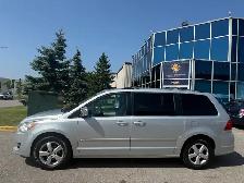 2009 Volkswagen Routan SEL Premium - Photo 4