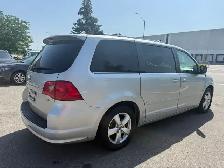 2009 Volkswagen Routan SEL Premium - Photo 6