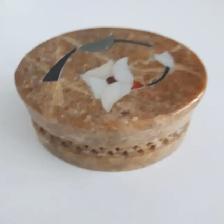 BEAU CONTENANT NEUF EN CÉRAMIQUE POUR BIJOUX 4'x3' HAUT: $10.00