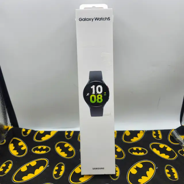 Samsung Galaxy Watch 5 w/ Box and Case (#19530)