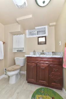 3  2 Bedroom House with 2 separate apartments (separate entrance - Photo 5