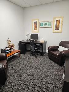 We offer a fully furnished and serviced office space for rent. - Photo 3