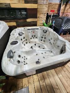 COAST SPAS ELEMENT LOUNGE CURVE EN LIQUIDATION - Photo 2
