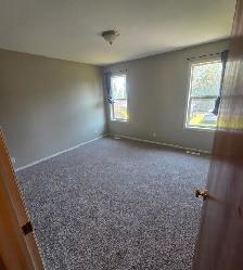 Top-Floor 2-Bedroom Home Available Immediately - Photo 4