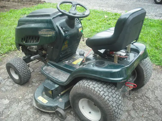 TRACTEUR À GAZON