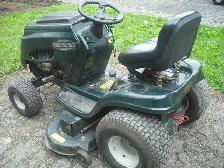 TRACTEUR À GAZON