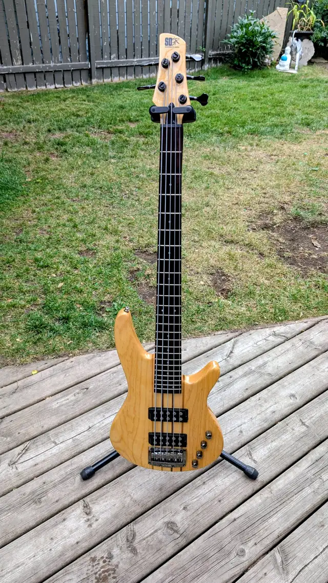 2005 Ibanez SRX 705 5string bass guitar