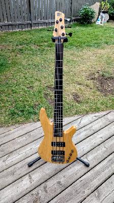 2005 Ibanez SRX 705 5string bass guitar