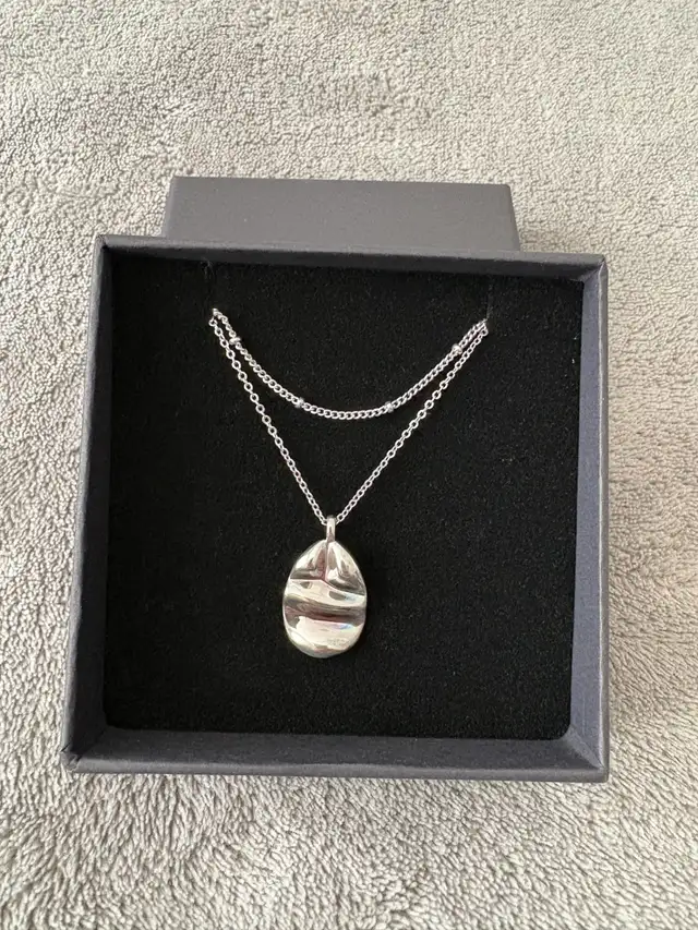 Nic & Syd Droplet Pendant Necklace