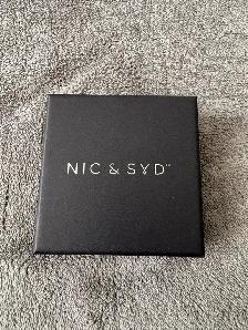 Nic & Syd Droplet Pendant Necklace - Photo 2