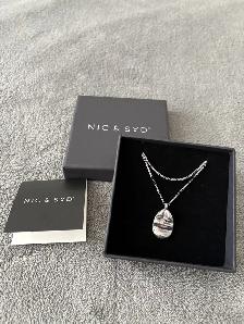 Nic & Syd Droplet Pendant Necklace - Photo 3