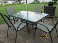 Ensemble de patio table  4 chaises. - Photo 2